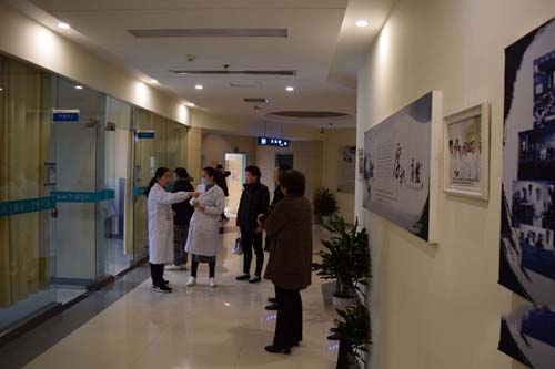 患者纷纷在李华山教授诊室门口等待
