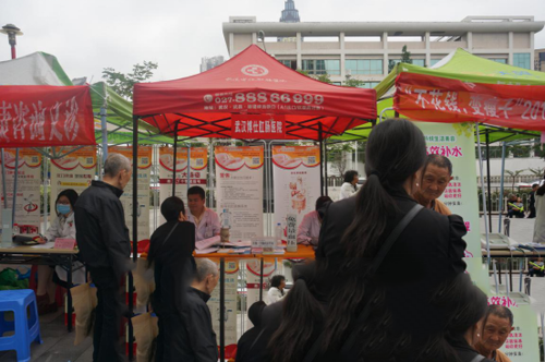 市民纷纷前来咨询